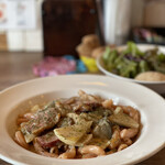 ナナイロパスタ - 「本日の気まぐれパスタ」鴨肉とタケノコとナスのショートパスタ 1,180円 ＋ 250円 ＝ 1,430円。