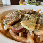 ナナイロパスタ - 「本日の気まぐれパスタ」鴨肉とタケノコとナスのショートパスタ 1,180円 ＋ 250円 ＝ 1,430円。