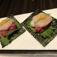 焼肉うしごろ 銀座並木通り店 - 北海道産帆立と牛の手巻き