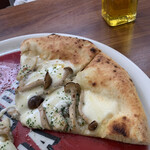 チャオベッラ - ピザは生地から作っている様子。かなり美味しい！