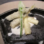 ことわりをはかるみせ ばんどう - 稚鮎のフリット　ホワイトアスパラ