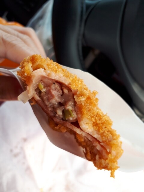 本間健雄肉店 - 桑折（コロッケ）の写真