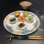 西麻布 焼肉 X - ナムル盛り合わせ。
      美味し。