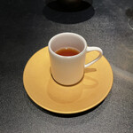 西麻布 焼肉 X - 都萬牛のエキスのコンソメスープ。
      美味し。