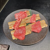 西麻布 焼肉 X - 都萬牛トウガラシ、但馬玄マルカワ、但馬牛ハラミ、但馬玄特上カルビ、松阪牛サーロイン。
                    美味し。