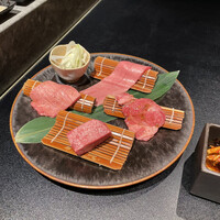 西麻布 焼肉 X - 但馬牛タン元、但馬牛タンシタ、但馬牛タンしゃぶしゃぶ、但馬牛タン厚切り。
                    大変に美味し。