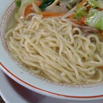 Izakaya - 塩ラーメン￥700 麺アップ