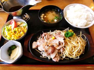 Izumiya - いずみや 本店 ＠佐野 生姜焼肉定食 １，０５０円