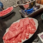 Shabushabu Sukiyaki Hitorinabe Megu - 