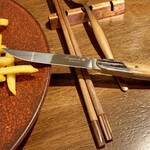 ビストロ ガラージュ - ステーキにバッファローナイフ