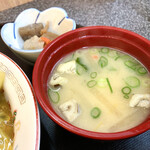 Koushouen - 味噌汁に小鉢付きで先ずは味噌汁で舌準備してからの〜