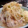 ラーメン二郎 - 料理写真:小ラーメン(750円)麺半分、ニンニクヤサイアブラ。