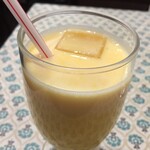 バーワルチー - マンゴーラッシー。カレー食べたら必ず飲みたいです。