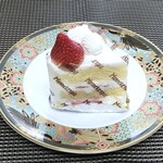 マヌカンピス - ◆ショートケーキ(440円）・・甘さ控えめの生クリームが美味しいと。苺は少ないかしら。