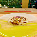 齋華 - ■雲丹と真鯛とクラゲの冷菜。
      ◎雲丹に甘さと真鯛の刺身にクラゲのシャキシャキ感が合わり、山葵とマスタードが効いたソースで旨さが増幅している。