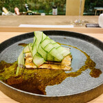 齋華 - ■ 雲白肉（ウンパイロウ）
      ◎蒸した豚肉の上の薄切り胡瓜との相性が良く美味い。
      ◎豚肉を薄く切った時の形が、雲を連想させるから雲白肉と呼ばれていると詩乃さんに教えて貰った。