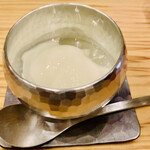 齋華 - ■杏仁豆腐
      ◎クリーミーで甘さ控えめ。後味がさっぱり。