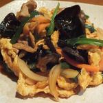 福建家庭料理 旬の香 - 「きくらげと玉子と豚肉の辛炒め」：豚肉の旨みと、コチュジャンのコクと香りをプラスして、コクウマ♪