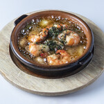 蝦子和油菜花的大蒜橄欖油風味鍋