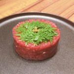 焼肉うしごろ 横浜店 - 実山椒と木の芽、和牛のタルタル