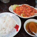 新華苑 - エビチリ定食