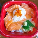 大漁丼家 - エンガワイクラサーモン丼