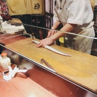 新宿うな鐵 はなれ - 捌く様子が見れる