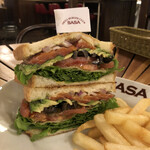 GRILL BURGER CLUB SASA - 『SMOKED SALMON＆AVOCADO SAND￥1380』  【ハッピーアワー】 『カールスバーグM¥400』