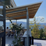カフェー清涯荘 - テラス席から山々を眺める