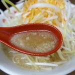 らーめん弁慶 - 背脂いっぱいのスープ