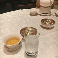 筑紫樓 銀座店 - すぐにお茶とフィンガーボウルが登場