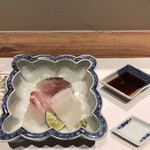 曙橋 かず - 軽めのコース５５００円。鯛、鯵、白烏賊。抜群ということはありませんが、しっかり美味しいお造りです（╹◡╹）