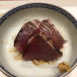 曙橋 かず - 軽めのコース５５００円。初鰹たたき。岩間さんに習ってからは（笑）、辛子派の私ですので、とーっても美味しくいただきました（╹◡╹）（╹◡╹）