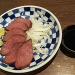 旨唐揚げと居酒メシ ミライザカ - 牛ハツ刺し (税抜)299円  (2021.4月)