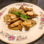 Rita Shokudou - 瀬戸内産牡蠣と宗安寺木の子の塩麹バターソテー