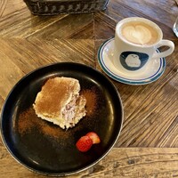 シャイニーアウル 表参道 - カフェラッテにはハート