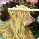 横濱ラーメン あさが家 - 普通茹での酒井の麺はモッチリ。