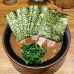 輝道家 - ラーメン750円麺硬め。海苔増し60円。