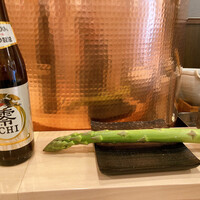 天白 - アスパラガスの大きさが伝わるでしょうか。