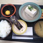 松のや - 玉子かけご飯定食(冷奴) 250円(税込)(2021年4月16日撮影)