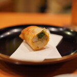 日本料理 たかむら - ズワイガニ、筍、花山椒の春巻き：春巻きの皮は「わさ」よりお取り寄せ