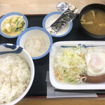 松屋 - ソーセージエッグ定食（税込420円）