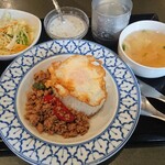 タイランド - ガパオライスセット¥850-