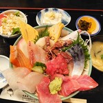 旬菜魚 いなだ - 特上海鮮丼(小鉢付き)1480円