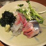 もと - お刺身（左から、生海苔、シラス、カンパチ、サンマ）