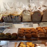 VIE DE FRANCE - 食パン買おうとしたら、カレーパンに目がいきます。