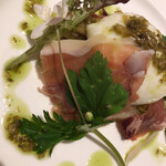 マッシュルーム - ホワイトアスパラと生ハムとニリンソウ