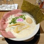 鶏そば 啜る - 鶏そば全部乗せ950円。鶏そば 啜る 伏見はなれ(名古屋市)食彩品館.jp撮影