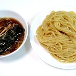 中華レストラン さんぷく - つけ汁はシンプルな醤油味　小麦が香る太麺が美味しい