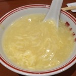 香港亭 - ごはんものにはスープ。ランチは杏仁豆腐とコーヒー付きます。